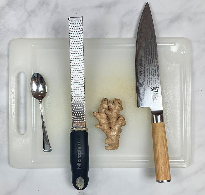 Utensils to peel and cut fresh ginger.