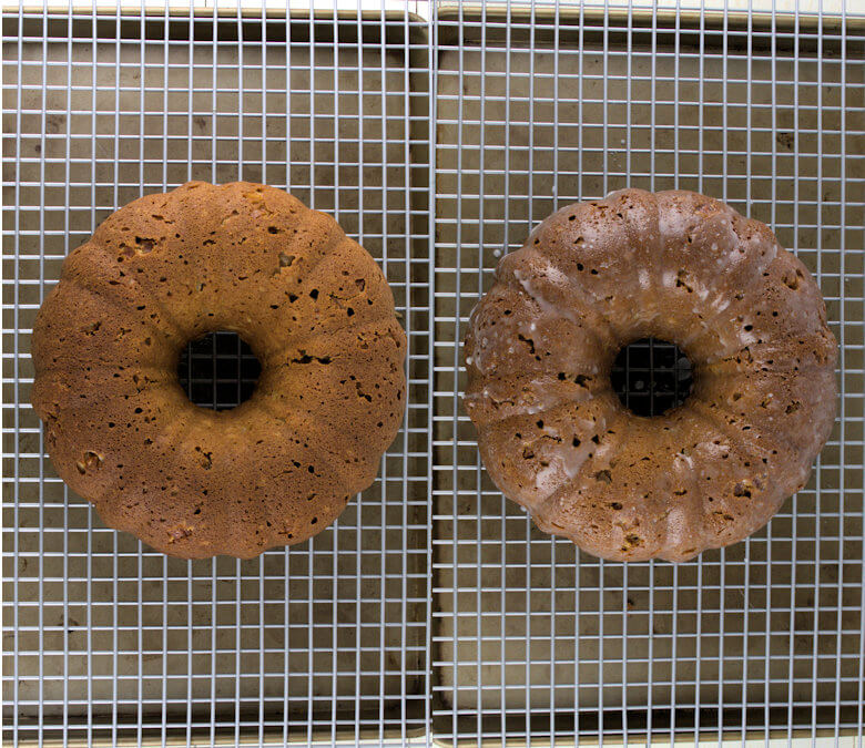 Picture of 2 baking stages of the bundt cake