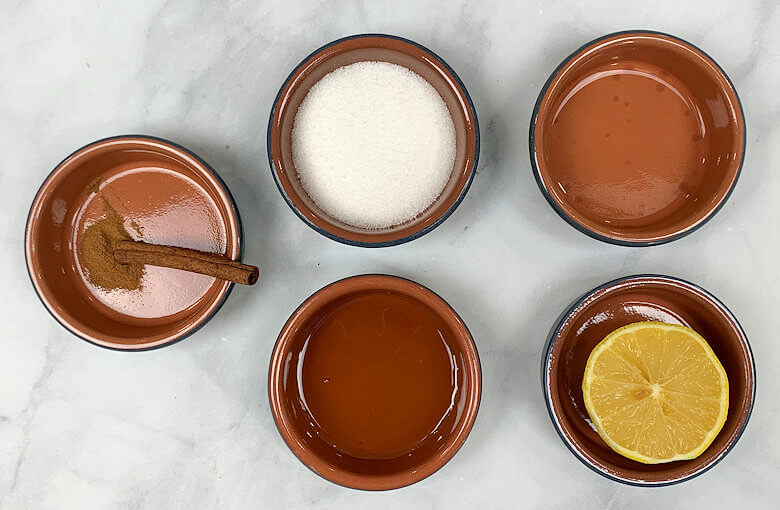 Various ways to add flavor to applesauce.