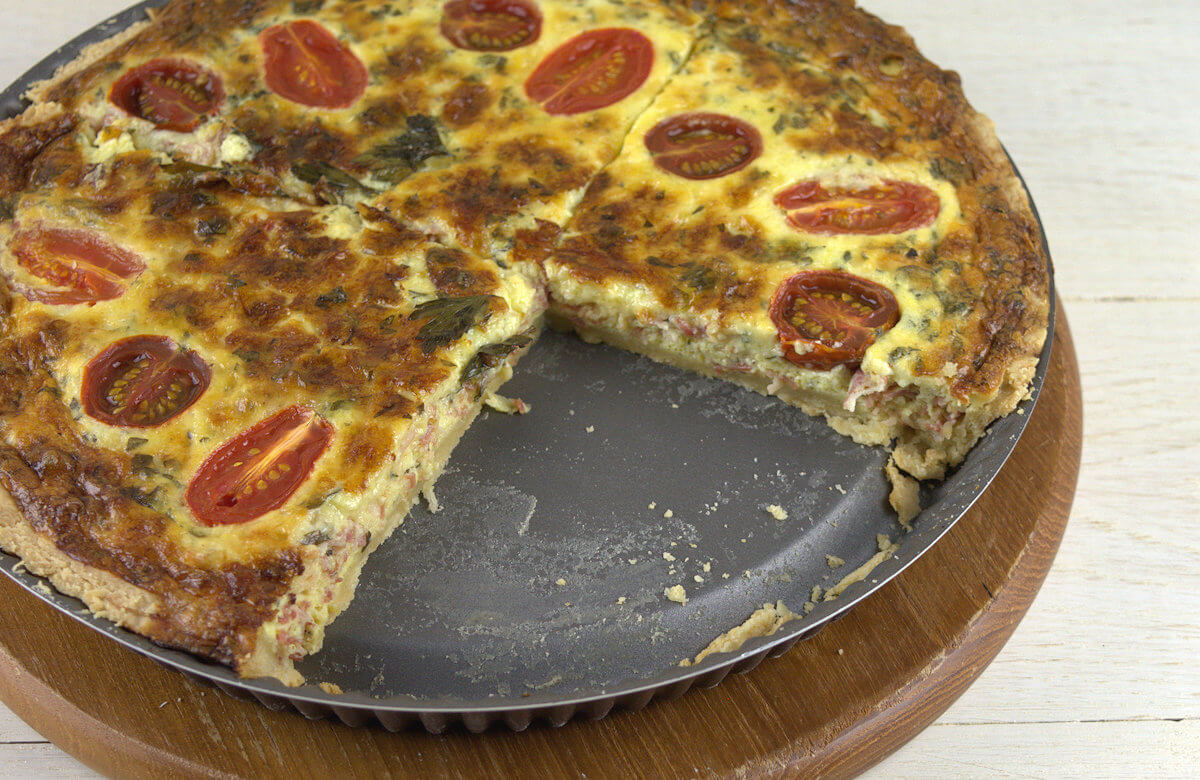 Picture of cut Quiche Lorraine with Tomatoes