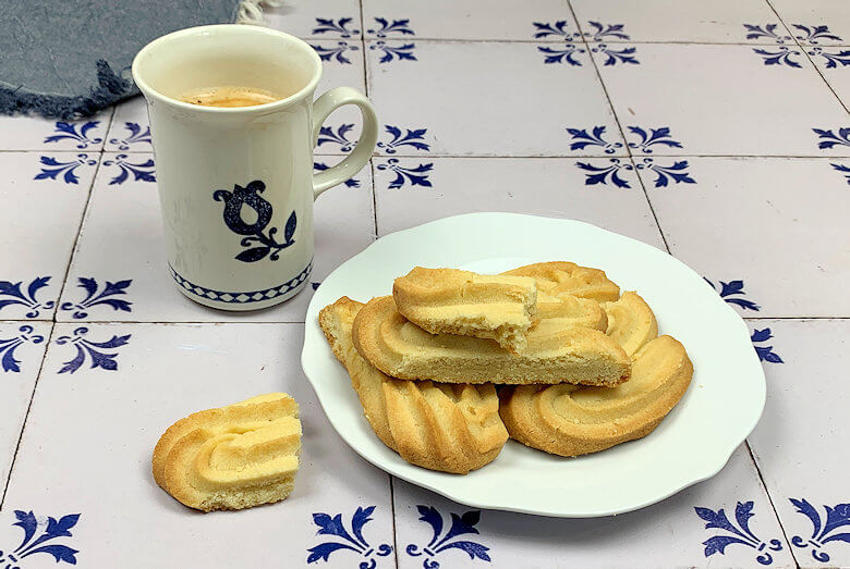 Sprits Cookies, Dutch Buttery Cookies + cup of coffee