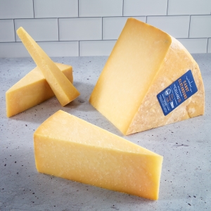 Picture of clothbound cheddar by cabot cheese