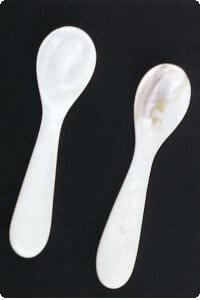 Picture of mother of pearl spoon - set of 2