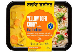 Picture of yellow tofu curry with thai fried rice